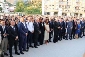 STOLAC, 18. srpnja (FENA) – Sportski kolektivi iz Stoca dobili su večeras na korištenje novoizgrađenu višenamjensku sportsku dvoranu. (Foto FENA)