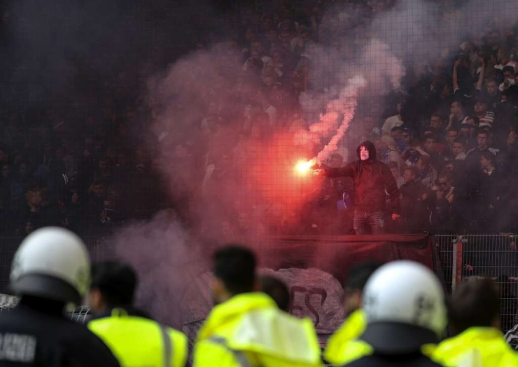 Njemački klubovi kažnjeni sa 12 miliona eura zbog pirotehnike