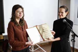 SARAJEVO, 8. decembra (FENA) - Trideseta godišnjica ubistva Karima Zaimovića, jednog od najtalentovanijih pisaca i novinara svoje generacije, večeras je obilježena u Muzeju književnosti i pozorišne umjetnosti u Sarajevu, a tim povodom dodijeljena je i stipendija Fondacije 